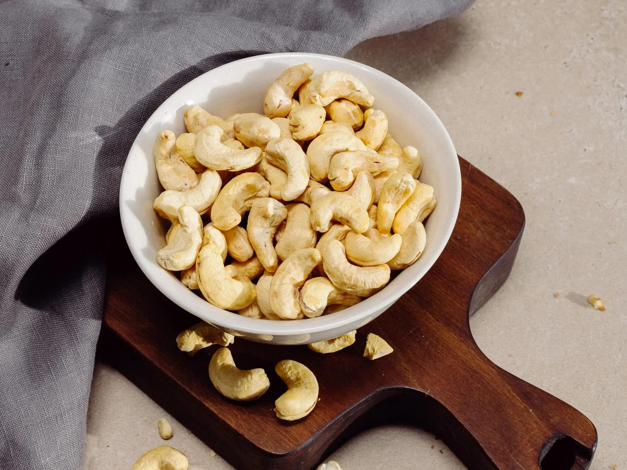 Is It Safe To Eat Cashews For Your Cats?